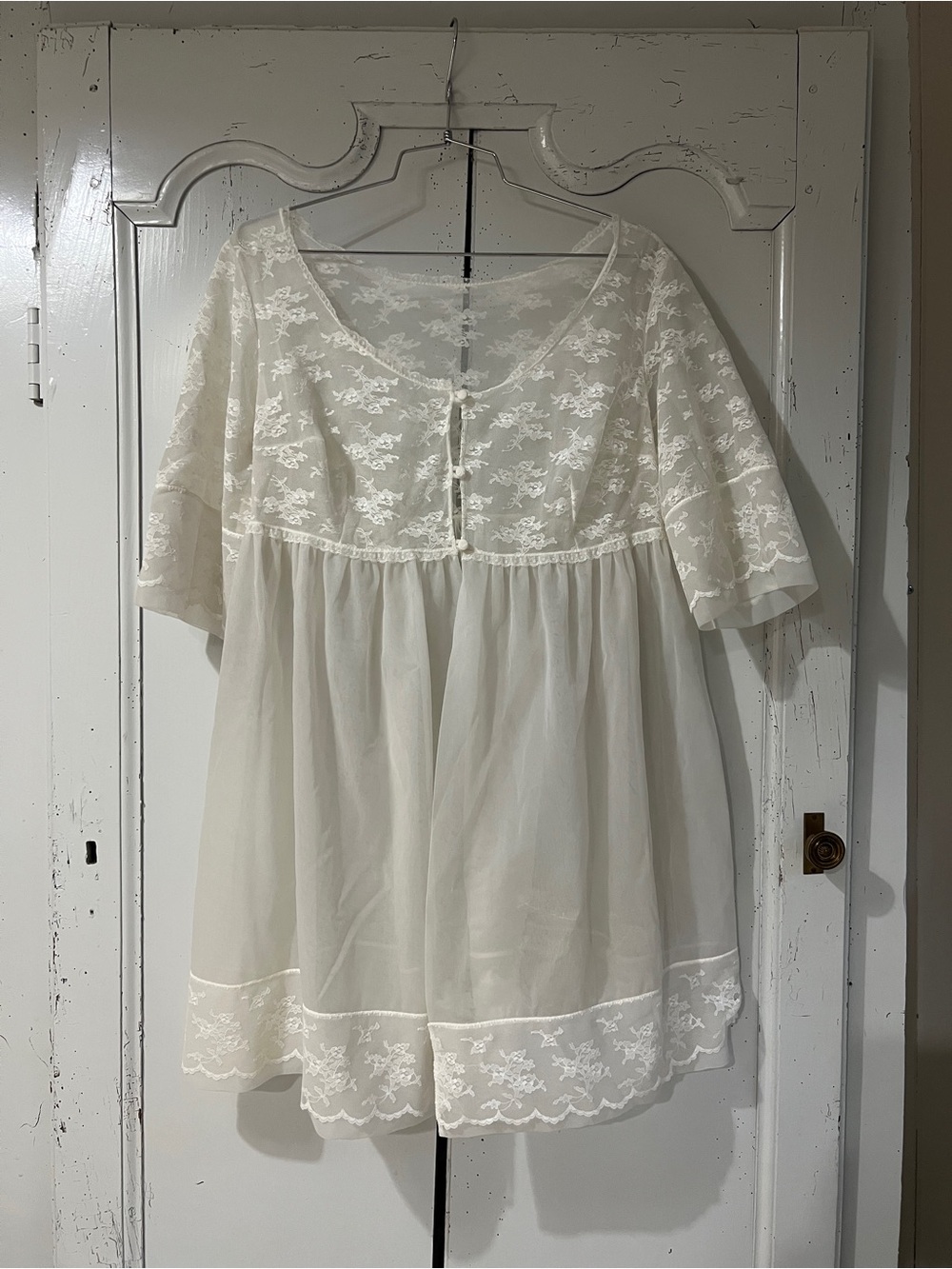 Vintage Henson Kickernick Scalloped Lace Split Front Bridal Lingerie / Robe, 36